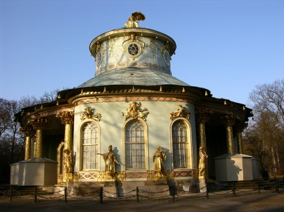 Frontansicht des Chinesischen Teehauses im Potsdamer Park Sanssouci